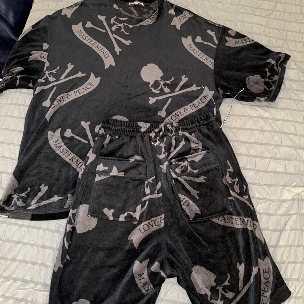 Mastermind Japan Love & Peace Velour Set (L Top / M Shorts) – Rare – See Flaw - Picture 5 of 9